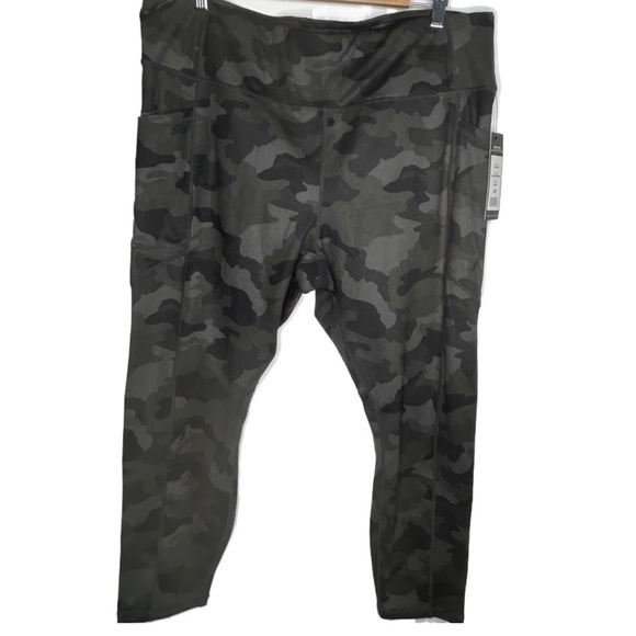 Yogalicious Pants - NWT Yogalicious  Lux 7/8 Camo legging 2X